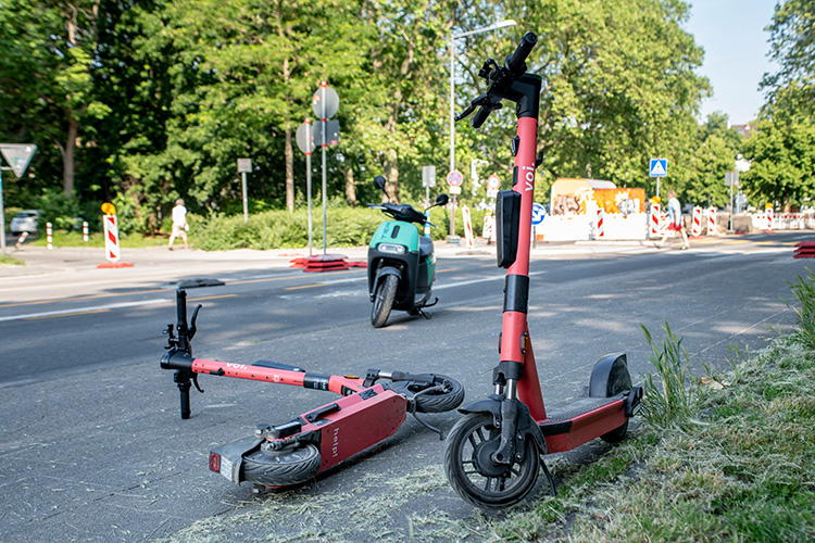 Foto: Jenny Rumbach / Stadtrevue E-Scooter-Wildwuchs auf öffentlichen Wegen