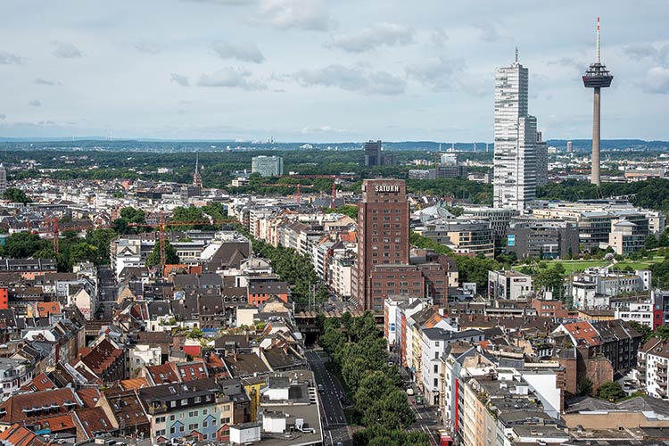 Foto: Dörthe Boxberg / Stadtrevue Ist hier noch Platz für Wolkenkratzer? — Blick über den Hansaring nach Südwesten