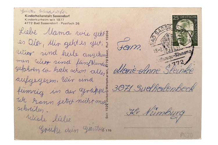 Die Kinder mussten regelmäßig Postkarten schreiben, um die Eltern in Sicherheit zu wiegen.
