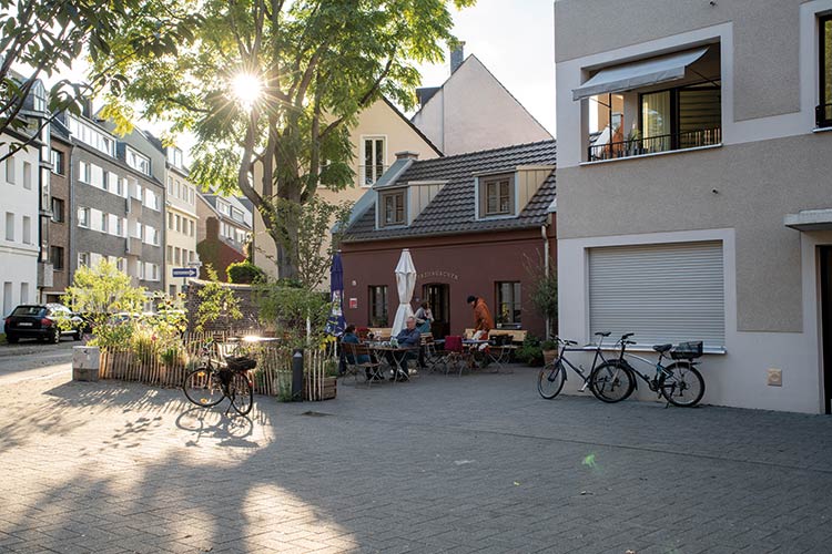 Der neue Mittelpunkt: Im Herzhäuschen treffen sich die jungen Familien 