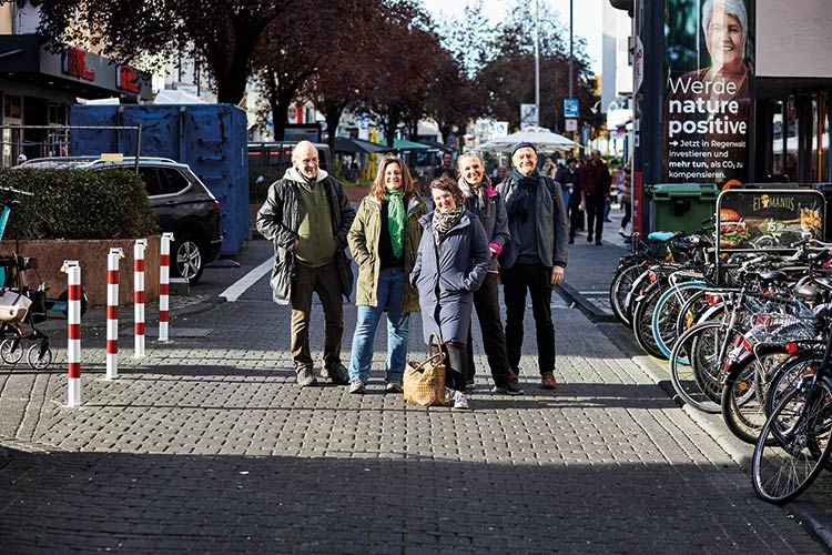 Foto: Thomas Schäkel / Stadtrevue Dank ihnen jetzt Fußgängerzone: Mitglieder von Deutz autofrei auf der Deutzer Freiheit