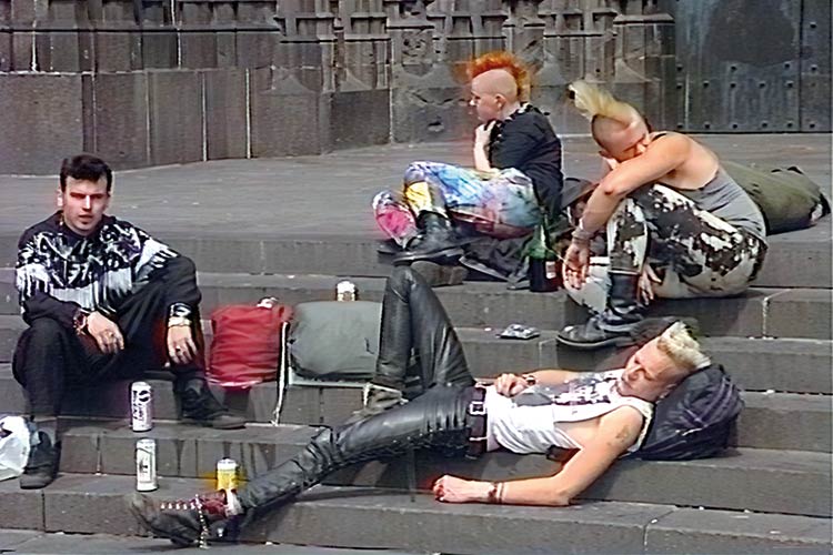 Zeit totschlagen ist auch Arbeit: Iro-Praktiker am Dom