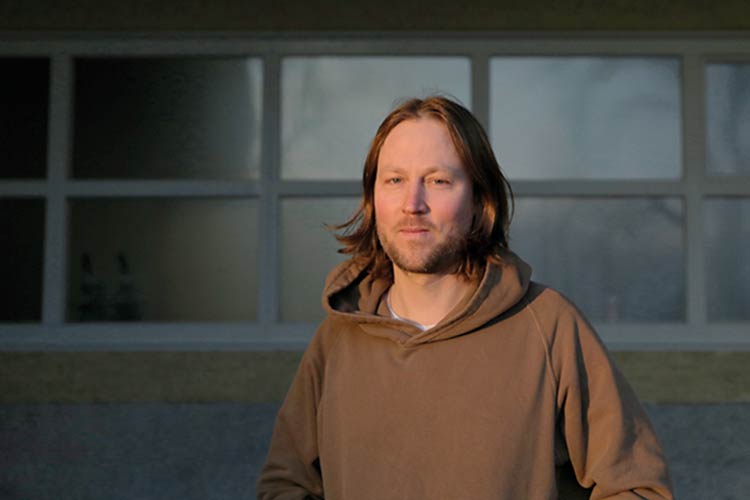© Seeland Filmproduktion Cyril Schäublin wurde 1984 in Zürich geboren. 2017 gründete er die Filmproduktion Seeland. Sein abendfüllendes Debüt »Dene wos guet geit« gewann 2018 die Hauptpreise mehrerer bedeutender Festivals. Auf der Berlinale 2022 wurde »Unruh« für die b