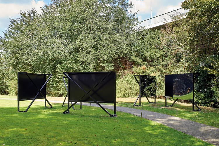 Foto Simon Vogel, Köln Tom Burr, No Access cluster one (B, D, E, I, M), 20152017; © Stiftung Skulpturenpark Köln, 2022; Foto Simon Vogel, Köln