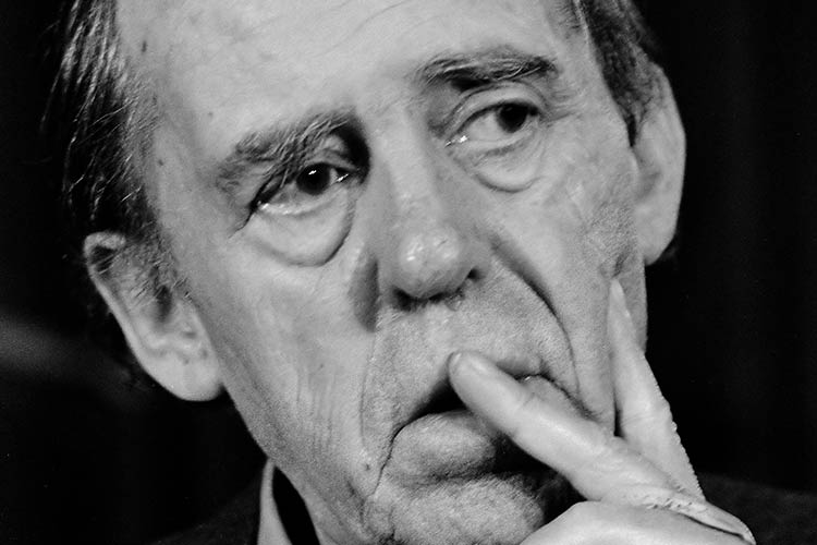 Foto: Marcel Antonisse / Anefo Nachdenklich im Leben und im Roman: Heinrich Böll; ©Marcel Antonisse/Anefo