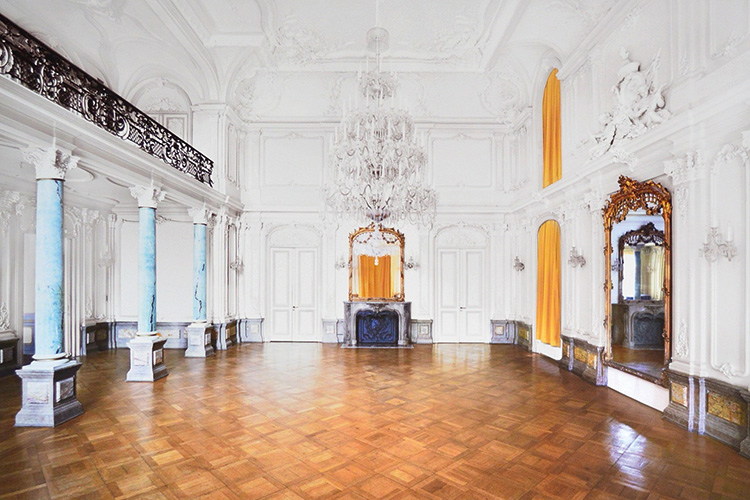 Der Spiegelsaal, fotografiert von Candida Höfer (»Museum Morsbroich«, 2008)