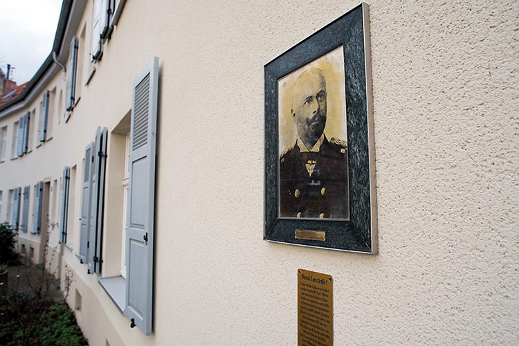 Der Kapitän der Siedlung: Porträt von Korvettenkommandant Wilhelm Lans im »Chinese-Veedel« in Neuehrenfeld  