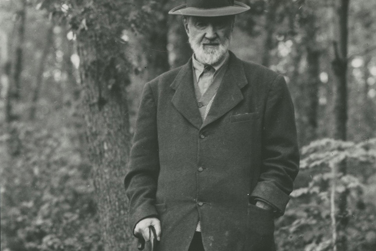 Foto: Halley Erskine Die ganze Welt passt in New England: Charles Ives auf einer Wanderung