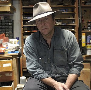 Gunter Demnig, Schöpfer der »Stolpersteine«, in seiner Kölner Werkstatt