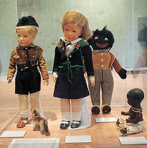 »Die Tätermaterialien werden den Perspektiven der Betroffenen nicht gegenübergestellt« Foto: Die Puppen Siegfried und Susanne nebst zwei »Negerpuppen«