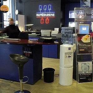 Viren? Selbst schuld! Netcologne-Laden in der Kölner Innenstadt