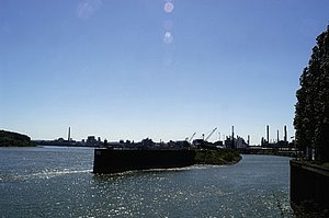 Ein Bürgerbegehren soll jetzt den Ausbau stoppen: der Godorfer Hafen