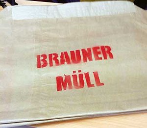 Tuete Brauner Muell