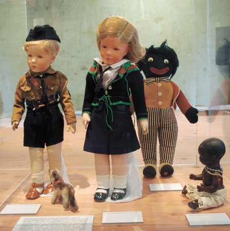 »Die Tätermaterialien werden den Perspektiven der Betroffenen nicht gegenübergestellt« Foto: Die Puppen Siegfried und Susanne nebst zwei »Negerpuppen«