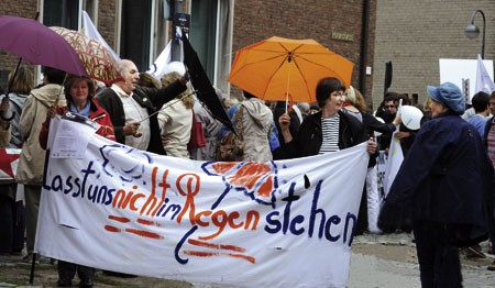 Die Transparente kann man auf jeden Fall aufbewahren – die nächste Krise kommt bestimmt