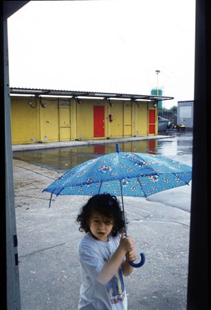 Die Stadt und die Migranten: Unterbringung von Roma-Flüchtlingen in Containern in Köln-Kalk (2003)