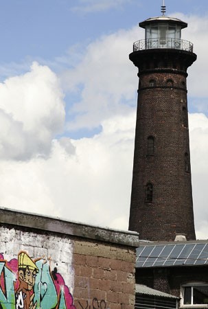 Ragt hervor: Der Helios-Leuchtturm mitten in Ehrenfeld