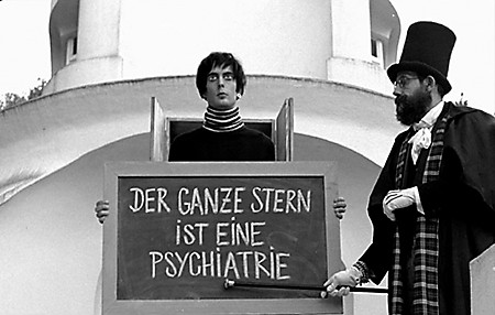 Der Außerirdische Cesare gibt Auskunft