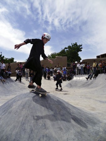 Fast wie auf der Domplatte: Probefahrt vor der Einweihung des ersten Skate-Parks in Afghanistan